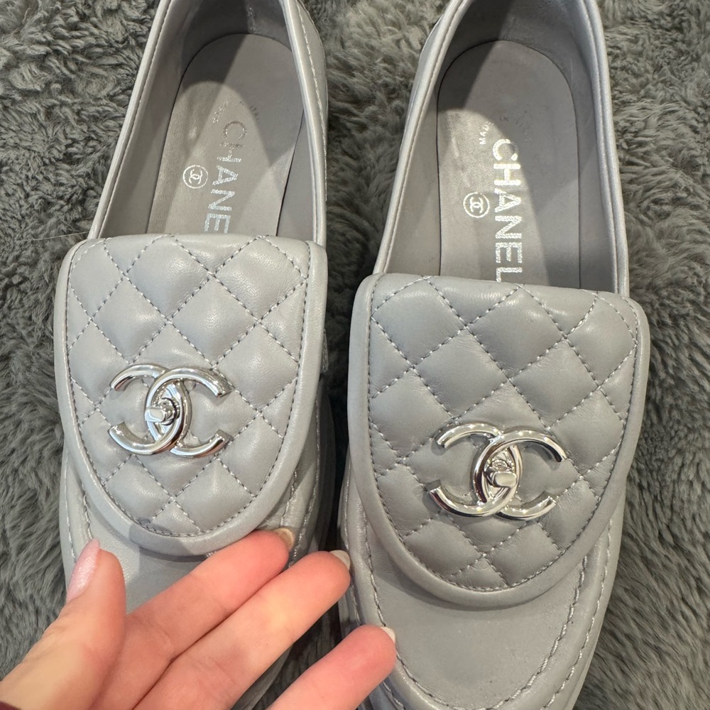 Chanel 21B Grey Quilted Flap Turnlock CC Logo Silver Mule Slip Flat Loafer 37.5 - Picture 10 of 12